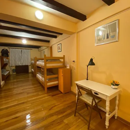 Iris بيت شباب *