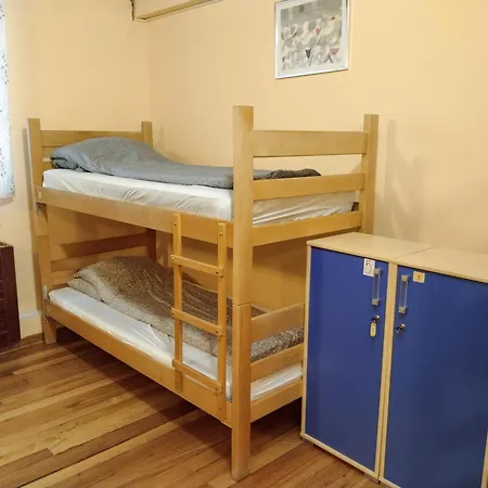 بيت شباب Iris *