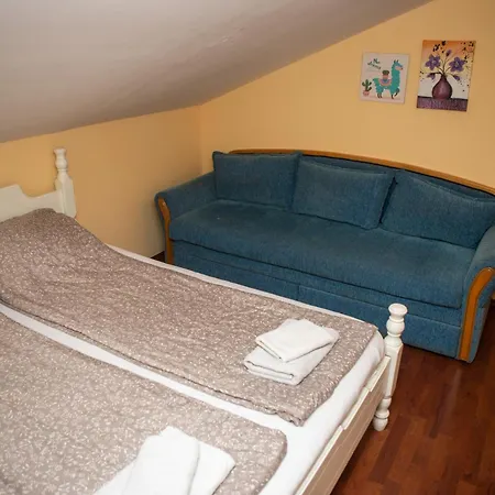 Iris Hostel *